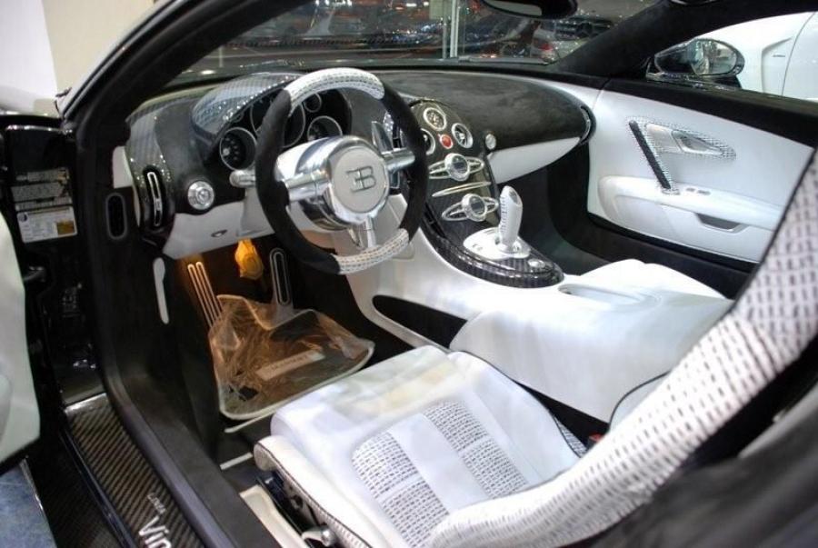  Bugatti Veyron 16.4 Vincero by Mansory 2008 года  (фото 2 из 12)